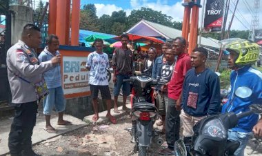 Temui-Warga,-Bhabinkamtibmas-Polsek-Amanuban-Tengah-Sosialisasi-Penerimaan-Polri