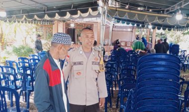 Bentuk-kepedulian,-Bhabinkamtibmas-Melayat-ke-Rumah-Warga-Binaannya-Yang-Mengalami-Kedukaan