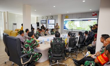 Tinjau-91-Command-Center,-Kapolri-dan-Panglima-TNI-Pastikan-Kesiapan-Personel-Jelang-KTT-ASEAN