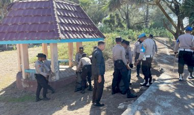 Peduli-Kebersihan -Tempat-Wisata,-Kapolres-TTS-Pimpin-langsung-melaksanakan-Bhakti-Sosial-Di-Pantai-Oetune--TTS