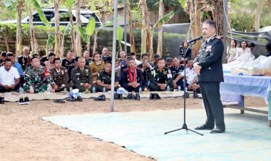 Sederhana-dan-Hanya-Beralaskan-Tikar,-Kapolres-Belu,-AKBP-Richo-N.D-Simanjuntak-Rayakan-Hari-Jadi-Bhayangkara-ke-77-Bersama-Warga-Perbatasan