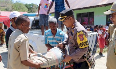 Bentuk-Kepedulian,-Gerak-Cepat-Kapolres-TTS-dan-Ketua-Bhayangkari-Cabang-TTS-Salurkan -Bantuan-Ke-Korban-Bencana-Gempa