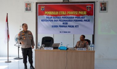 Cegah-Prilaku-Meyimpang-dan-Pelanggaran- Anggota-Polri,-Kabid-Propam-Polda-NTT-Lakukan-Pembinaan-Di-Polres-TTS