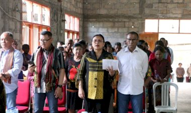 Kunjungang-ke--Jemaat-Gereja-Imanuel-Noetoko-TTS,--Kapolda-NTT-dan-Ketua-Bhayangkari-Daerah-Ikut-Beribadah--Bersama-Jemaat