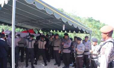 Tembakan-Salvo-Iringi-Pemakaman-Jenazah-Almarhum-Bripka-Oby-Rauna-Nesimnasi