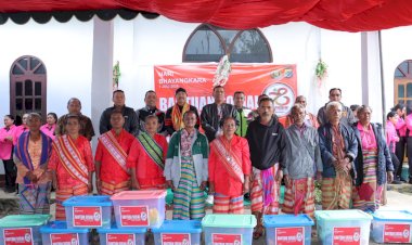 Peringati--Hari-Bhayangkara-Ke--78-,--Kapolda-NTT-Bersama-PJU-Polda-NTT-Dengan--Bersepeda-Motor-Touring-Ke-Fatumnasi-Sambil-bagi-Bansos