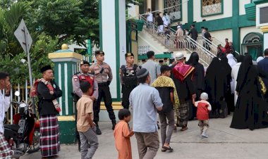 Beri -Ras-Aman-Saat-Sholat-Ied-Hari-Raya-Idul-Adha-,-Personil-Polres-TTS-Melaksanakan-Pengamanan
