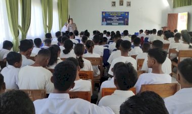 MPLS-di-SMKN-I-Soe-,-Sat-Binmas-melaksanakan-Binluh