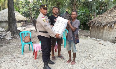 Dukung-Ketahanan-Pangan,-Kapolsek-Kolbano-Serahkan-Benih-Jagung-Hibrida-kepada-Kelompok-Tani-Fatumone