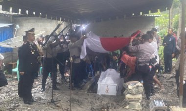 Bentuk-Penghormatan-Terakhir,-Polres-TTS-Laksanakan-Upacara-Kedinasan-Pemakaman-Jenasah-Alm.Bripka-Yon-K.-Taniu