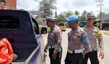 Memasuki-Hari-Ke-3-Operasi-Zebra-Turangga-2025,-Polres-TTS-Terus-Beri-Edukasi-dan-Teguran- Kepada-Pelanggar-Lalu-Lintas-Demi-Kamseltibcarlantas