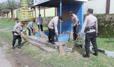 Dukung-Program-Rabu-Putih-Pemda-TTS,-Polres-TTS-Laksanakan-Pembersihan-Sampah