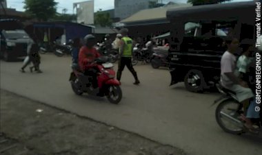 Sat-Lantas-Polres-TTS-Turun-Atur-Lalin,-Upaya-Atasi-Kemacetan-di-Pasar-Inpres-Soe