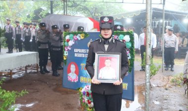 Polres-TTS-Gelar-Upacara-Pemakaman-IPTU-Purnawirawan-Kirinius-Abanat