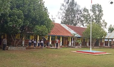 Kapolpos-Mollo-Tengah-Jadi-Pembina-Upacara-di-SMPN-Sakteo,-Tekankan-Kedisiplinan-dan-Stop-Bullying