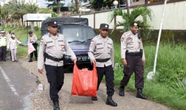 Polres-TTS-Gelar-Aksi-Pungut-Sampah,-Dukung-Gerakan-Indonesia-ASRI