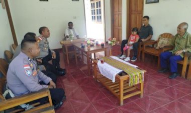 Terus- Mempererat-Silaturahmi,-Kapolsek-Amanuban-Tengah-Sambangi-Tokoh-Agama-Gereja -Katholik-Arios-Niki-niki