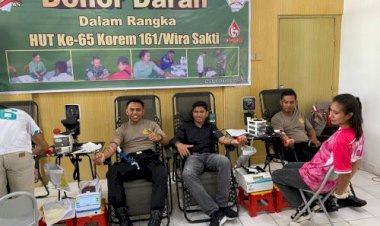 Wujudkan-Sinergitas-Tanpa-Batas,-Personel-Polres-TTS--Polda-NTT-Ikut-Serta-Aksi-Donor-Darah-HUT-ke-65-Korem-161/Wira-Sakti