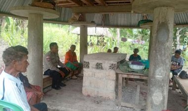 Bhabinkamtibmas-Polsek-Amanatun-Utara--Polres-TTS,-Perkuat-Kamtibmas-dan-Ketahanan-Pangan-Melalui-Patroli-Dialogis
