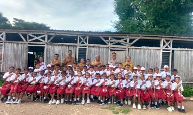 Hadir-Sebagai-Sahabat,-Bhabinkamtibmas-Jadi-Irup-di-Sekolah-Dasar