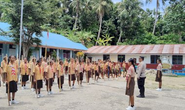 Polri-Sahabat-Anak-Polsek-Kolbano-Gelar-Pembinaan-Pramuka-di-SMP-Satap-Pene-Selatan-II