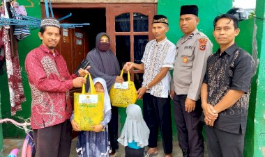 Peduli-Sesama,-Satbinmas-Polres-TTS-Bersama-Ormas-Berikan-Bantuan-Kepada-Kaum-Dhuafa-di-Kota-Soe