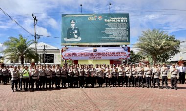 Dua-Personil-Berprestasi,-Kapolres-TTS-Beri-Penghargaan