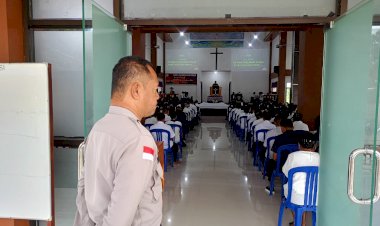 Pengamanan-Kebaktian-Perjamuan-Kudus-Triwulan-I-di-Gereja-Usi-Apakaet-Oetimu-Oleh-Personel-Polres-TTS