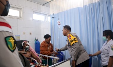 Wujud-Nyata-Empati-:-Kapolres-TTS-Jenguk-Personel-Yang-Sakit- - - - - - - 