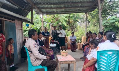 Cegah-Gangguan-Kamtibmas,-Bhabinkamtibmas-Toianas-Sambang-di-Desa-Bokong