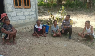 Optimalkan-Kondusifitas-Wilayah,-Bhabinkamtibmas-Amanuban-Timur-Sambang-Warga-Desa-Tliu