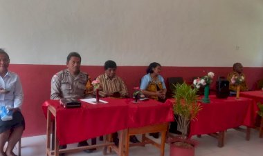Bhabinkamtibmas-Desa-Loli-Monitoring-Pelaksanaan-Ujian-di-SD-Inpres-Loli,-Ajak-Sinergi-Jaga-Kamtibmas-di-Lingkungan-Sekolah