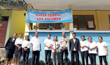 Bhabinkamtibmas-Noebana-Monitoring-Pelaksanaan-Ujian-di-SD-Negeri-Mnela-Petu,-Ajak-Sinergi-Jaga-Kamtibmas-di-Lingkungan-Sekolah