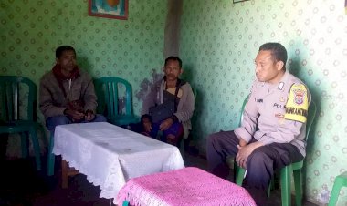 Sambangi-Warga-Desa-Oelbubuk,-Bhabinkamtibmas-Polsek-Mollo-Selatan-Himbau-Terkait-TPPO