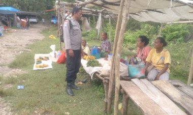 Bhabinkamtibmas-Polsek-Polen-Imbau-Warga-Antisipasi-TPPO,-Kewaspadaan-Bencana-Alam-dan-Larangan-Judi-serta-Miras-di-Desa-Puna