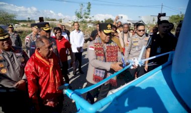 Kapolda-NTT-Resmikan-6-Titik-Sumur-Bor-dan-Salurkan-Bantuan-Sosial-di-Kota-Kupang,-Wujud-Nyata-“Polda-NTT-Penuh-Kasih”-pada-Hari-Bhayangkara-ke-80