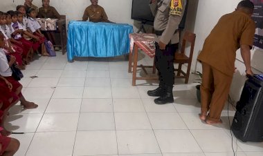 Ajak-Siswa---Siswi-Saling-Menghargai,-Aiptu-Dedy-Candra-Beri-Materi-Anti-Bullying-di-SD-Inpres-Nikis