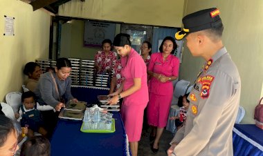 Kapolres-TTS-dan-Ketua-Bhayangkari-Monitoring-Pembagian-MBG-di-Posyandu-Kemala-serta-Cek-Sarpras-TK-Kemala-Bhayangkari-Soe