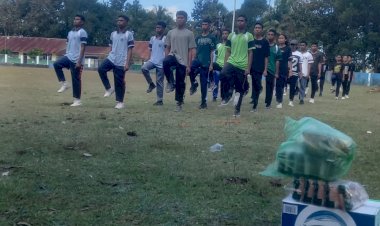 Sambut-HUT-RI-ke-81,-Bhabinkamtibmas-Polsek-Polen-Gembleng-Mental-dan-Fisik-Paskibra-Desa-Puna