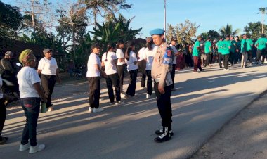 Semarakkan-HUT-RI-ke-81,-Polsek-Kie-Kawal-Lomba-Gerak-Jalan-di-Desa-Oenai