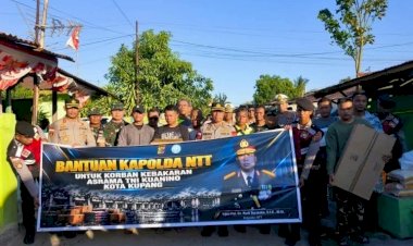 Polri-Peduli,-Kapolda-NTT-Salurkan-Bantuan-untuk-9-Keluarga-TNI-AD-Terdampak-Kebakaran-Asrama-Kuanino