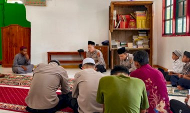 Dukung-Ketahanan-Pangan-hingga-Jaga-Kondusifitas,-Polsek-Kualin-Gelar-Jumat-Keliling-di-Masjid-Al-Ikhlas-Oehani