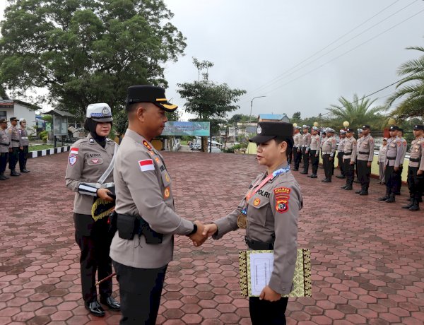 Polres TTS Berikan Penghargaan kepada Personil Berprestasi