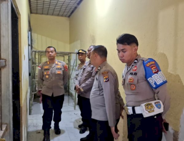 Kapolres Timor Tengah Selatan Pantau Renovasi Ruang Jaga Tahanan Sat Tahti Polres Timor Tengah Selatan