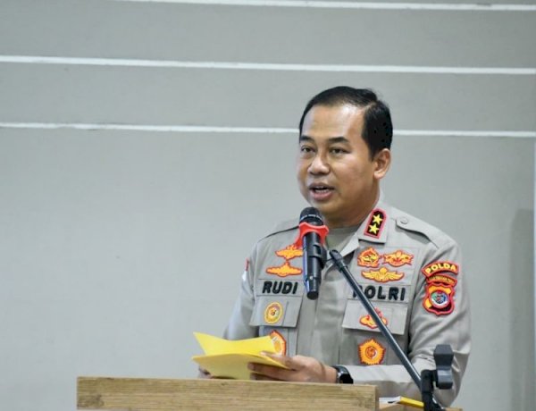 Pesan Moral Kapolda NTT di Balik Launching Buku: “Seragam Bisa Lepas, Kebaikan Tetap Dikenang”