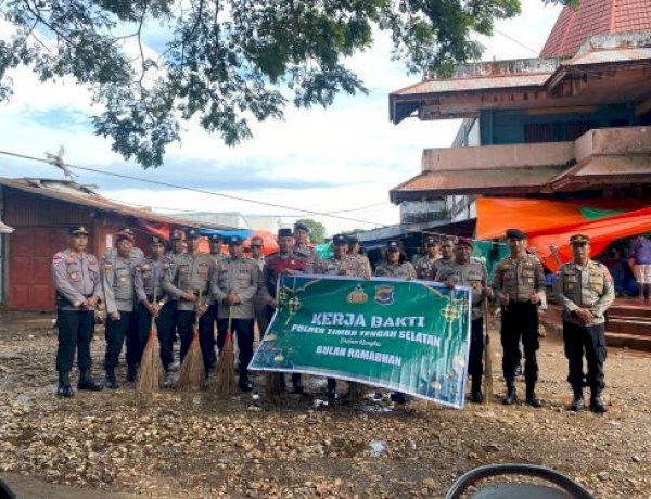 Sambut Ramadhan 1447 H, Personel Polres TTS Gelar Kerja Bakti di Pasar Inpres Soe