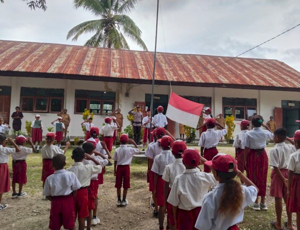 Beri Pesan Kamtibmas, Kanit Binmas Polsek Amanuban Timur Hadir di SD Inpres Finono Sebagai Irup