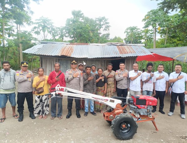 Perkuat Sinergi : Kapolres TTS Sambangi Tokoh Masyarakat Besipae dan Serahkan Bantuan Traktor untuk Petani