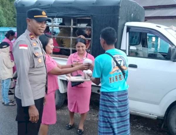 Ajak Silalaturahmi di Masa Ramadhan 1447 H, Polsek Kualin Bersama Bhayangkari Ranting Bagikan Takjil