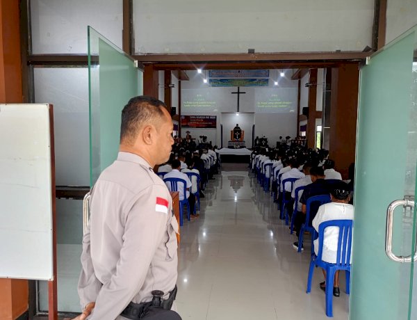 Pengamanan Kebaktian Perjamuan Kudus Triwulan I di Gereja Usi Apakaet Oetimu Oleh Personel Polres TTS